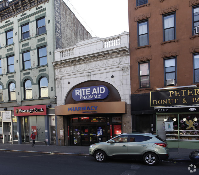 Primary Photo Of 723 Manhattan Ave, Brooklyn Storefront For Lease