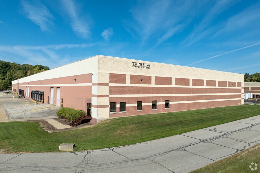 More Photos Of 2479 Edison Blvd, Twinsburg Warehouse For Lease