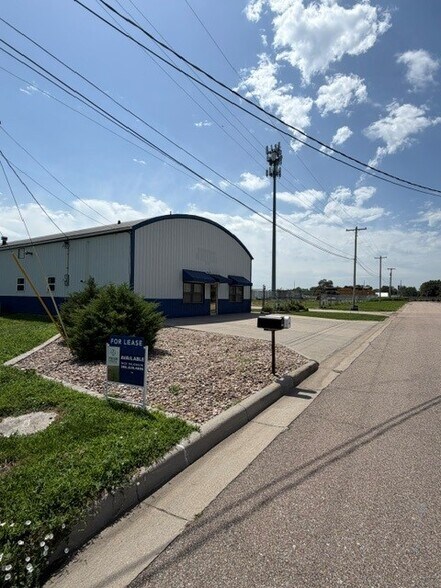 Primary Photo Of 2700 Kansas Ave, Hastings Distribution For Lease