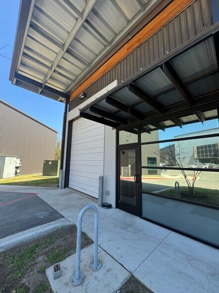 More Photos Of 2500 S Hwy 183, Austin Light Distribution For Lease