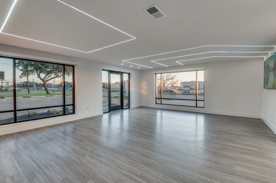 More Photos Of 6550 Lemmon Ave, Dallas Storefront Retail Office For Lease