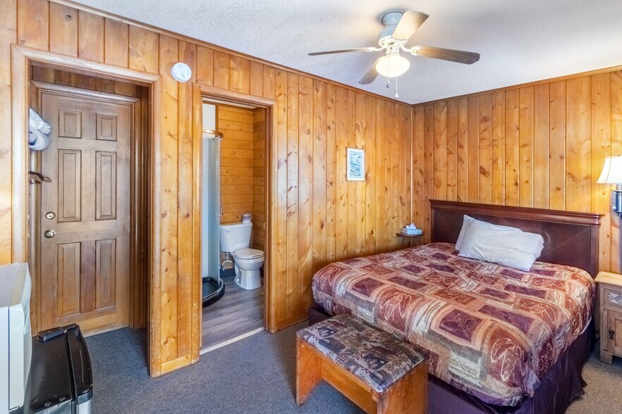 More Photos Of 221 Byers Ave, Hot Sulphur Springs Hotel For Sale