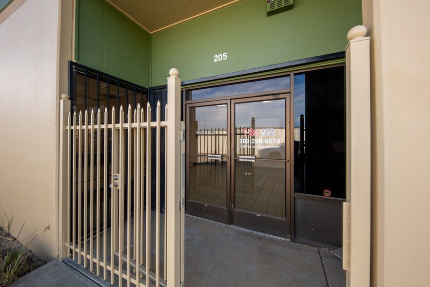 More Photos Of 7746 Lorraine Ave, Stockton Service For Sale