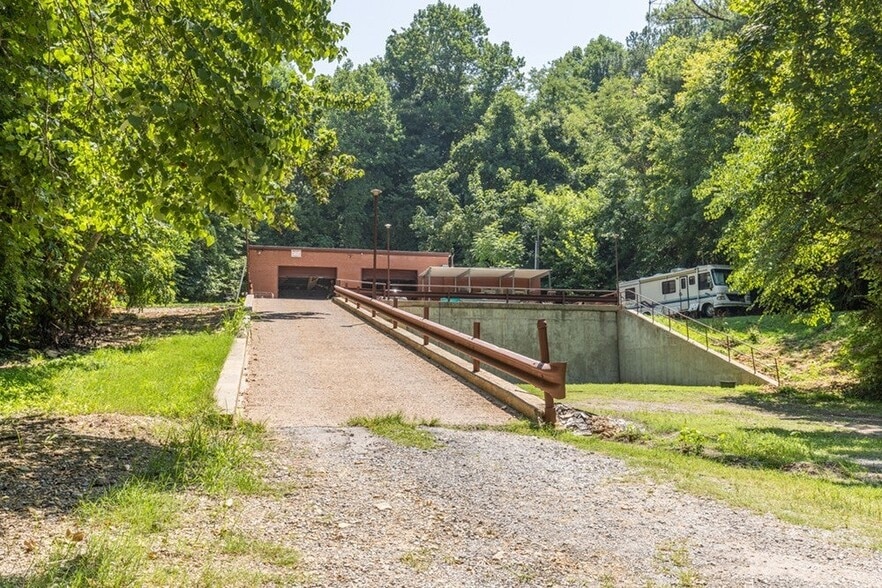 More Photos Of 8871 Griffith Rd, Nashville Warehouse For Sale