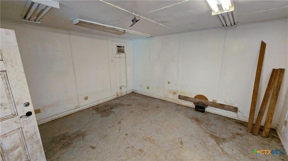 More Photos Of 1711 Holland Rd, Belton General Retail For Sale