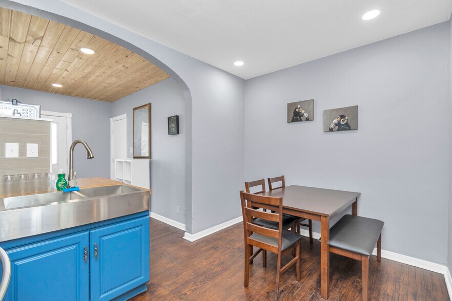 More Photos Of 915 8th St, Galveston Apartments For Sale