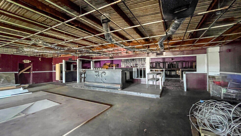 More Photos Of 901 E Johnson St, Waco Service For Sale