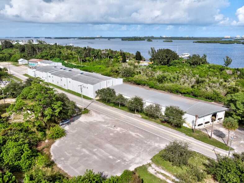 More Photos Of 2130 N Old Dixie Hwy, Fort Pierce Warehouse For Sale