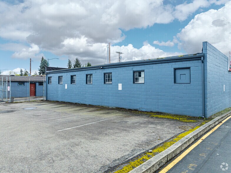 More Photos Of 629 E Pioneer Ave, Puyallup Auto Repair For Lease