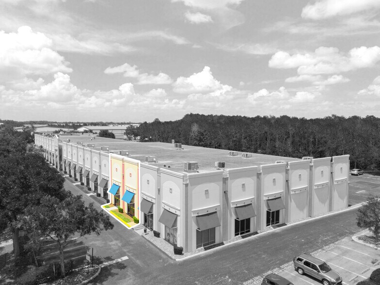More Photos Of 6600-6626 Kingspointe Pky, Orlando Distribution For Lease