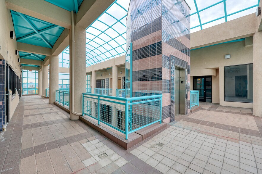 More Photos Of 2121 W Mission Rd, Alhambra Office For Lease