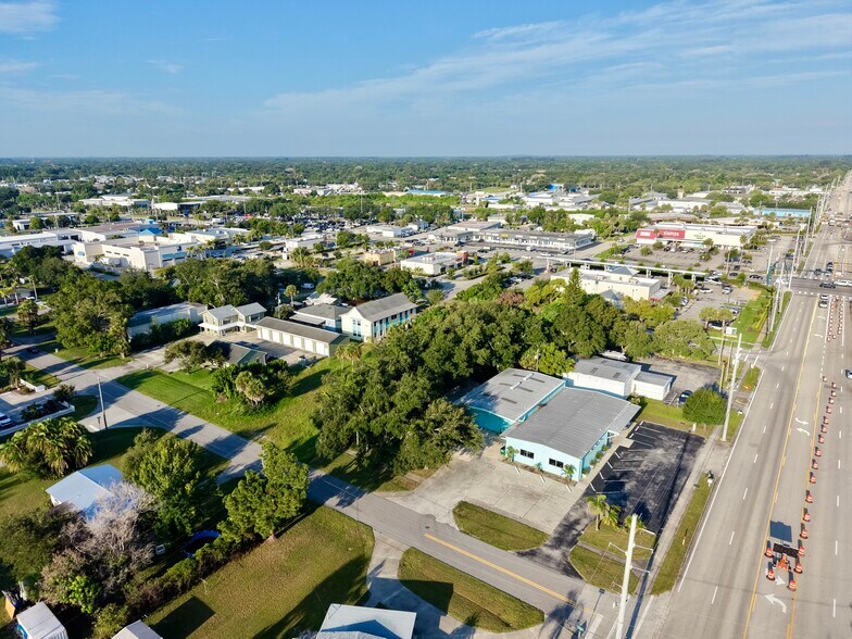 More Photos Of 715 12th St, Vero Beach Showroom For Sale