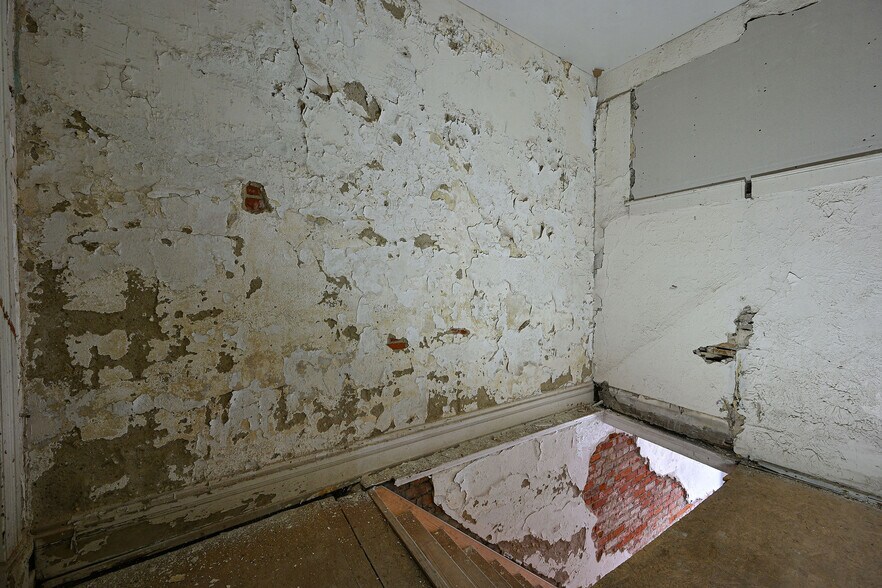 More Photos Of 1913 Central Ave, Cincinnati Office Residential For Sale