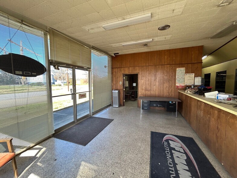 More Photos Of 918 3rd Ave, Columbus Light Distribution For Lease