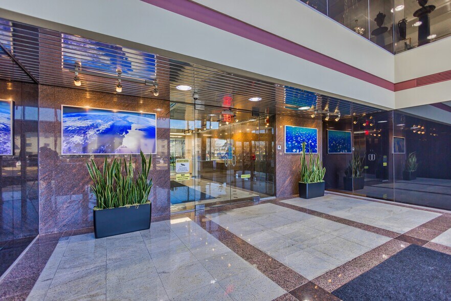 More Photos Of 1S660 Midwest Rd, Oakbrook Terrace Unknown For Lease