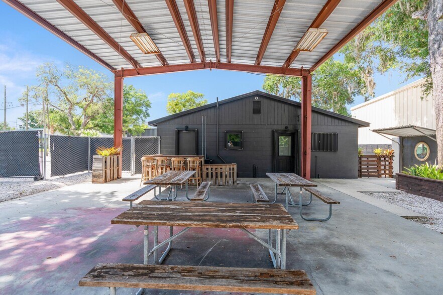 More Photos Of 209 Palmetto Ave, Longwood Restaurant For Lease