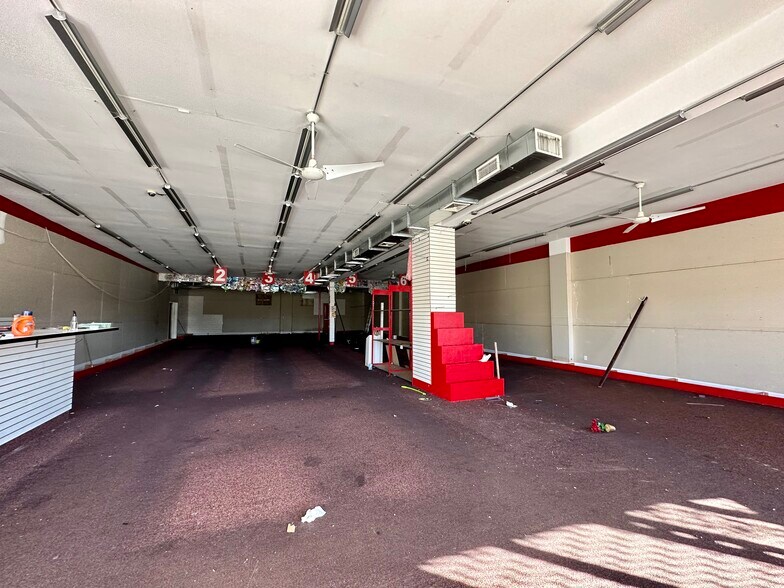 More Photos Of 635 Jerusalem Ave, Uniondale Freestanding For Lease