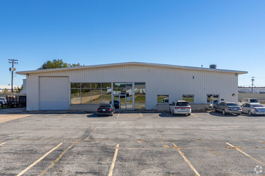 More Photos Of 400 N Macarthur Blvd, Oklahoma City Warehouse For Sale