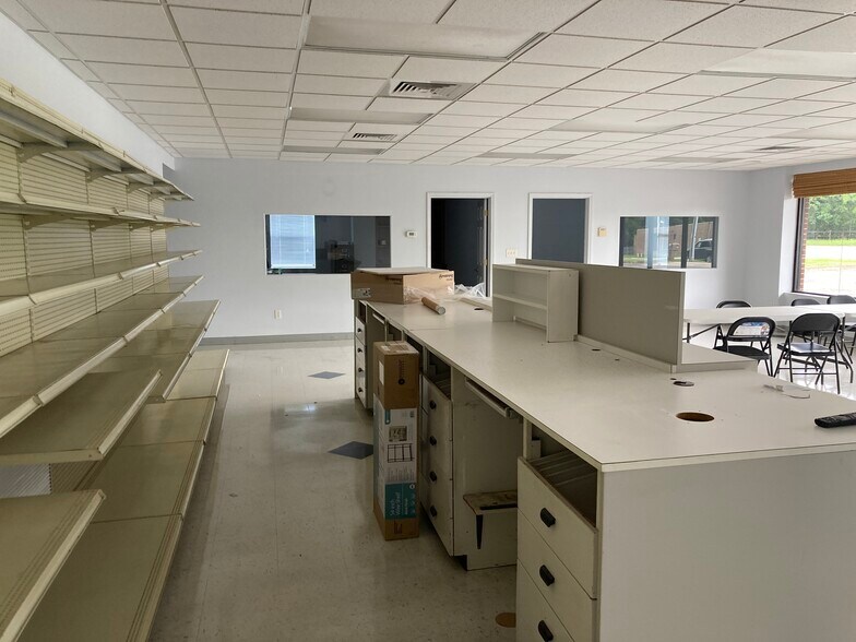 More Photos Of 6900 Pine Forest Rd, Pensacola Warehouse For Lease