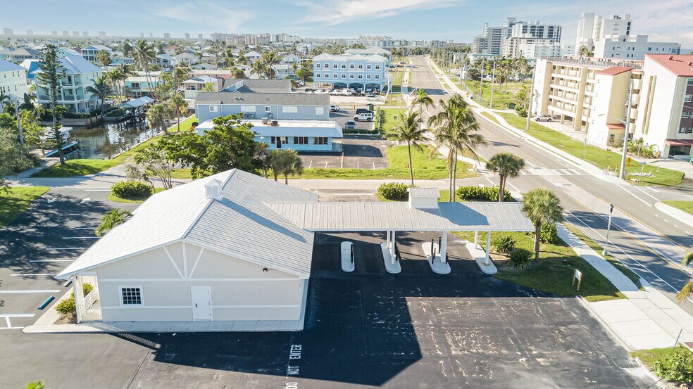 More Photos Of 6061 Estero Blvd, Fort Myers Bank For Sale