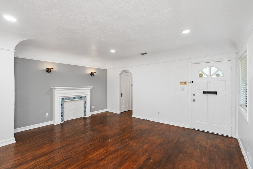 More Photos Of 934 N La Jolla Ave, West Hollywood Apartments For Sale