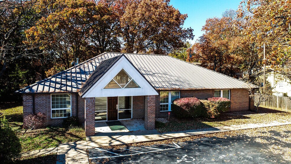 More Photos Of 1615 S Ingram Mill Rd, Springfield Office For Lease