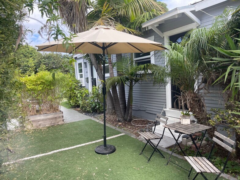 More Photos Of 712-716 Vernon Ave, Venice Apartments For Sale