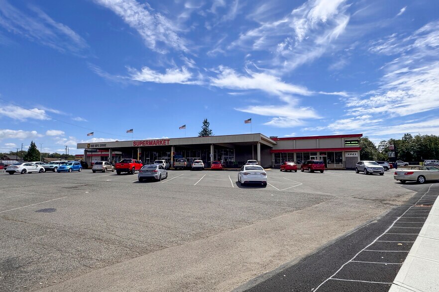 More Photos Of 217 N Boone St, Aberdeen Supermarket For Lease