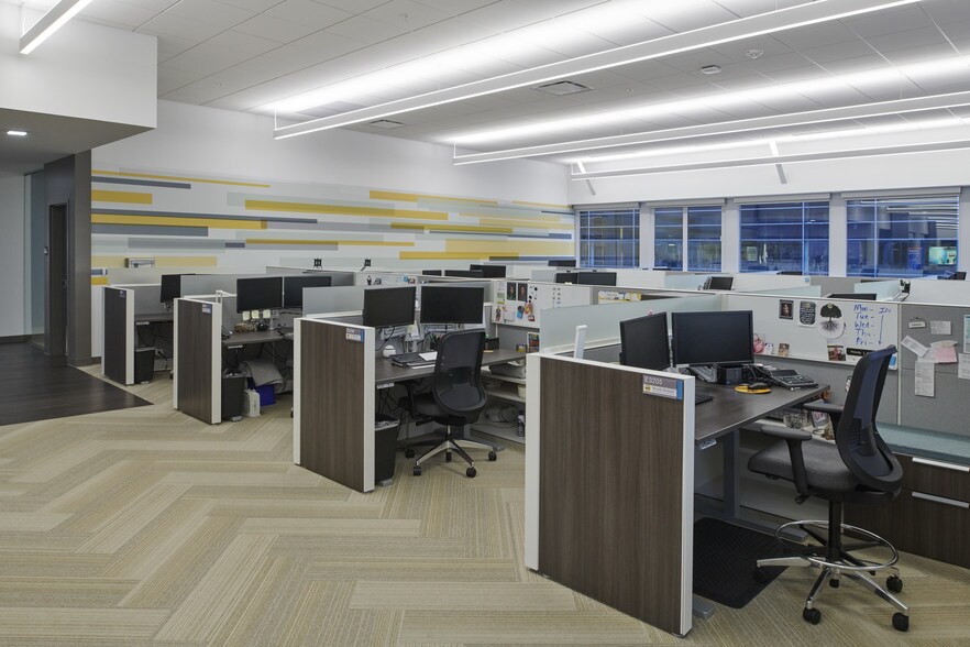 More Photos Of 500 Grand Ave, Des Moines Parking Garage For Lease