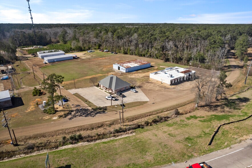 More Photos Of 1410 Apache Dr, Mccomb Freestanding For Lease
