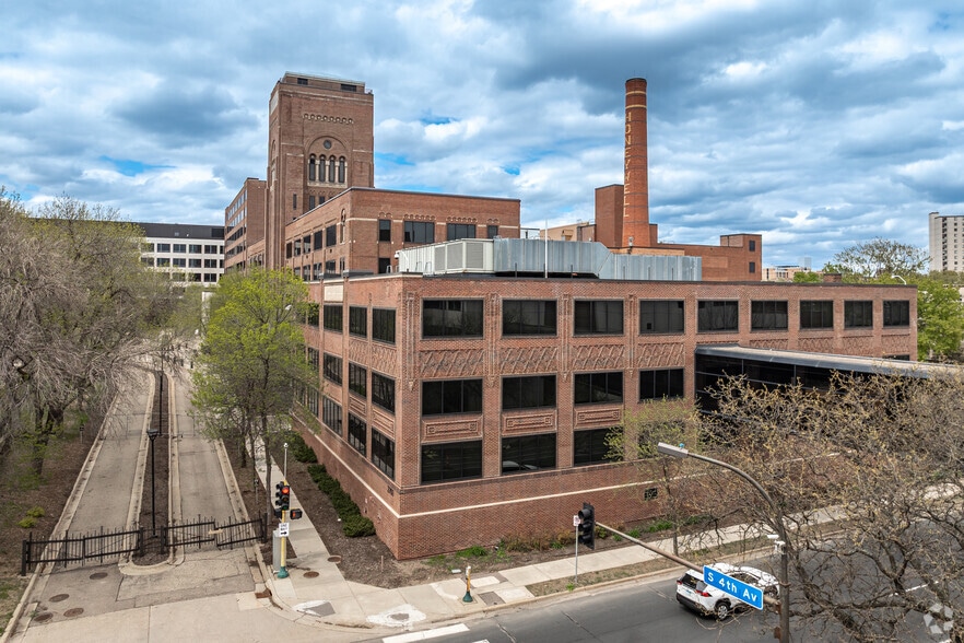 More Photos Of 2701-2707 Wells Fargo Pky, Minneapolis Office For Lease
