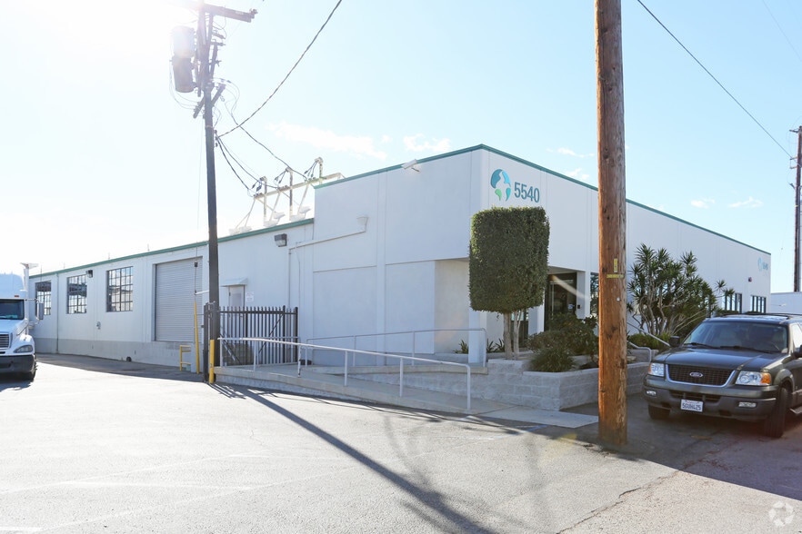 More Photos Of 5540 W 104th St, Los Angeles Warehouse For Lease