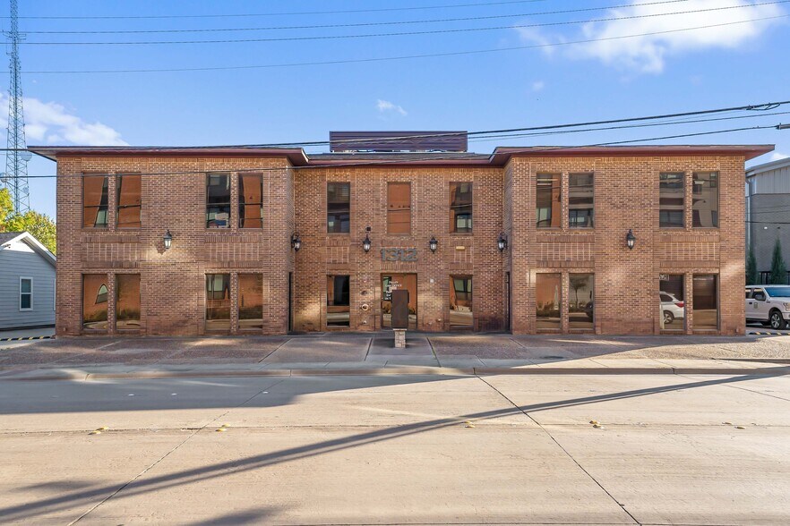 More Photos Of 1312 E 14th St, Plano Office For Sale