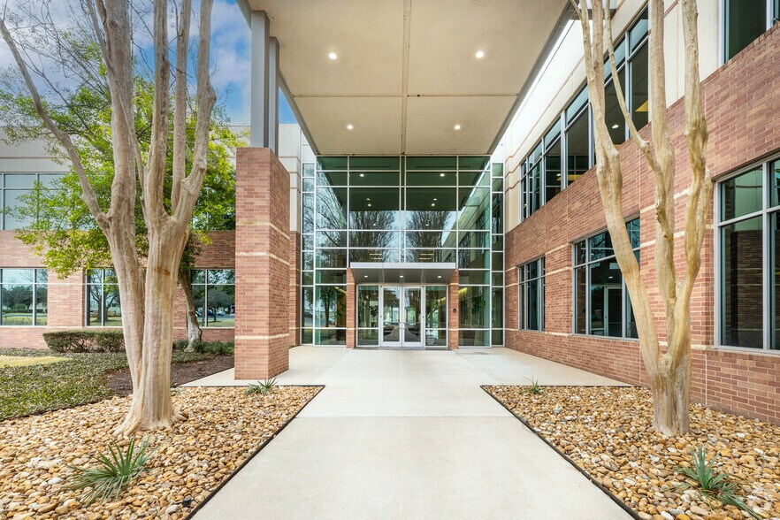 More Photos Of 9601 Amberglen Blvd, Austin Office For Lease