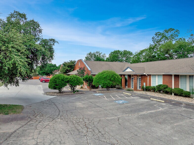 More Photos Of 6029 Fountainwood St, San Antonio Office For Lease