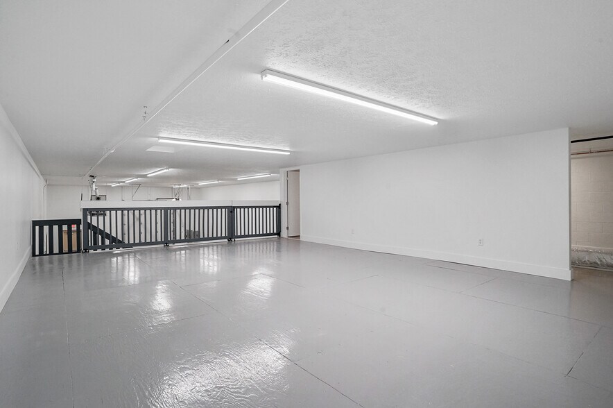 More Photos Of 1337 Commerce Dr, Stow Warehouse For Sale