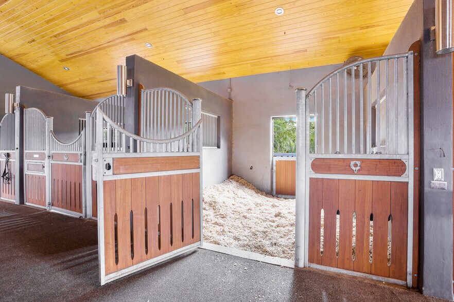 More Photos Of 2625 SW 148th Ave, Davie Horse Stables For Sale