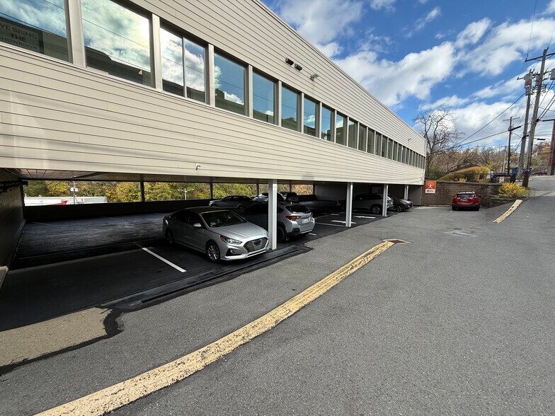 More Photos Of 1665 Washington Rd, Pittsburgh General Retail For Lease