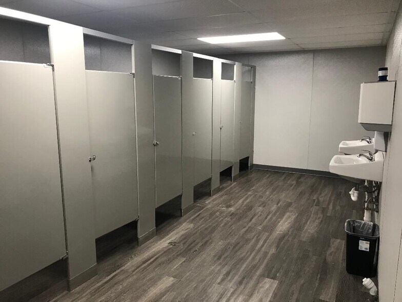 More Photos Of 192 Murdock Rd, Troutman Manufacturing For Lease