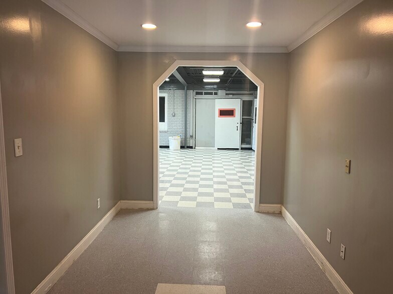 More Photos Of 66 Southgate St, Worcester Research And Development For Lease