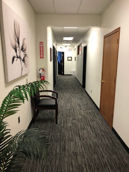 More Photos Of 3045 Southwestern Blvd, Orchard Park Unknown For Lease