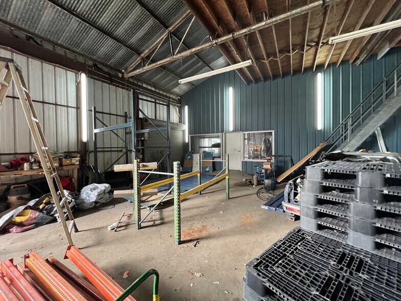 More Photos Of 2009 Barcelona rd, Chalmette Flex For Lease