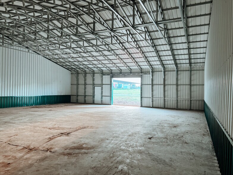 More Photos Of 2886 Plainview Rd, Sherman Warehouse For Sale