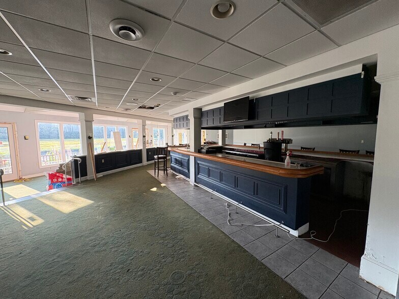 More Photos Of 1335 US ROUTE 1, Yarmouth Restaurant For Lease