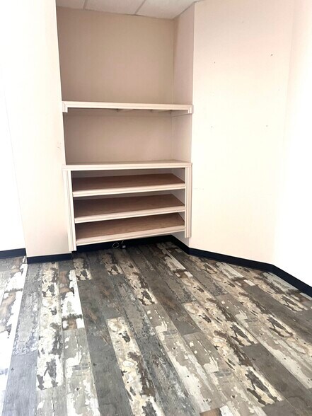 More Photos Of 202-204 N Dooley St, Grapevine Medical For Sale