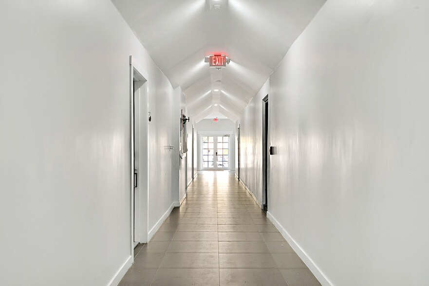 More Photos Of 924 Marseille Dr, Miami Beach Apartments For Sale