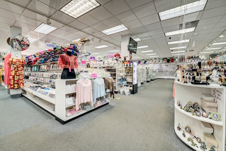 More Photos Of 9345 Olive Blvd, Saint Louis General Retail For Sale