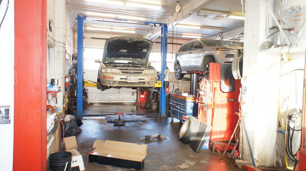 More Photos Of 9145 156 St NW, Edmonton Auto Repair For Sale