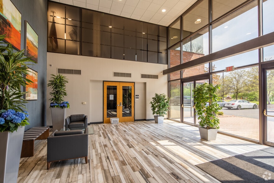 Primary Photo Of 15455 Conway Rd, Chesterfield Office For Lease