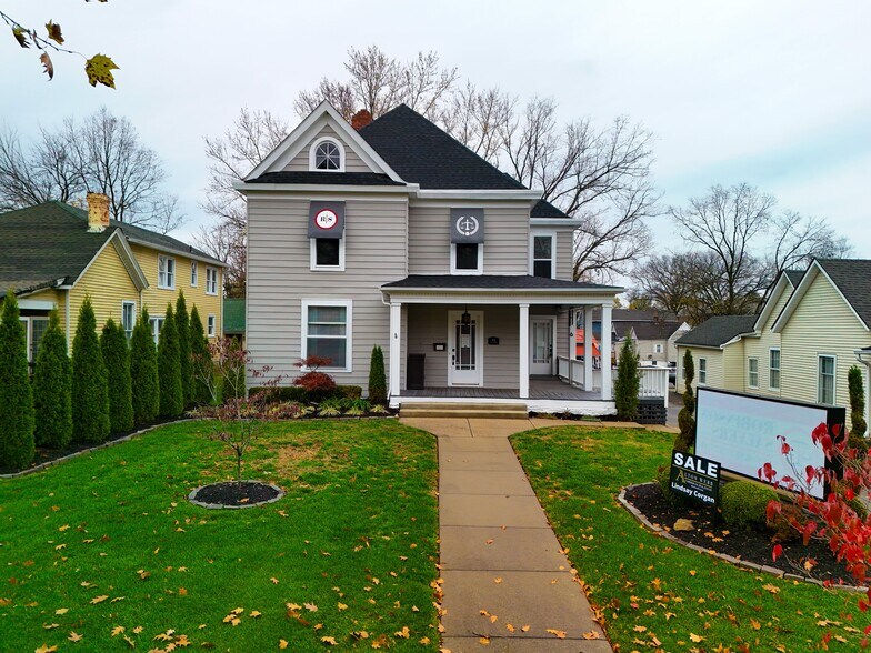 Primary Photo Of 909 Main St, Shelbyville Office Residential For Sale
